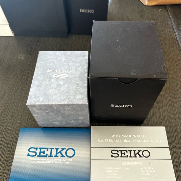 Seiko 5 All Gold Automatic Watch - Picture 2 of 5